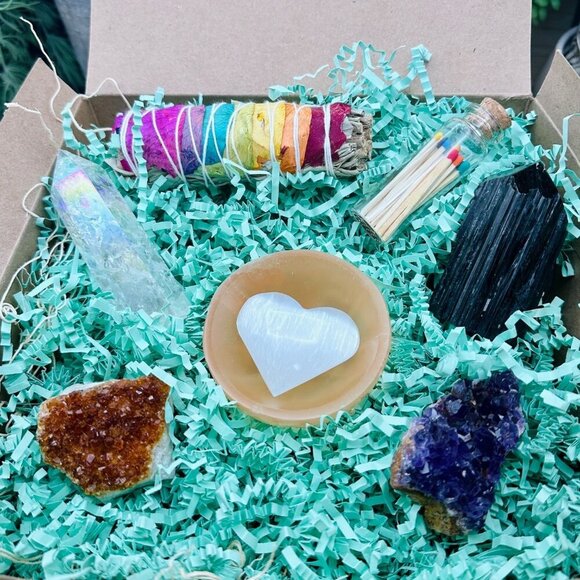 Crystal Gift Box Love Healing and Spiritual Connection Set for Valentines Day - Picture 7 of 12